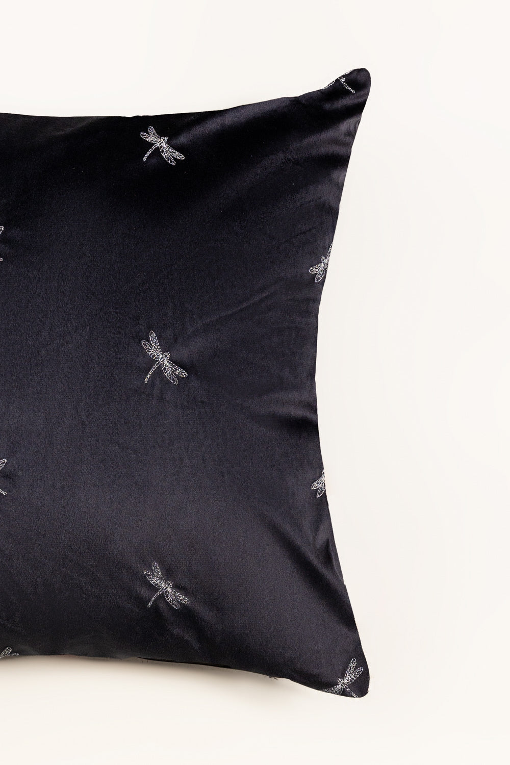 Vec -027 Velvet Embroidered Cushion Cover
