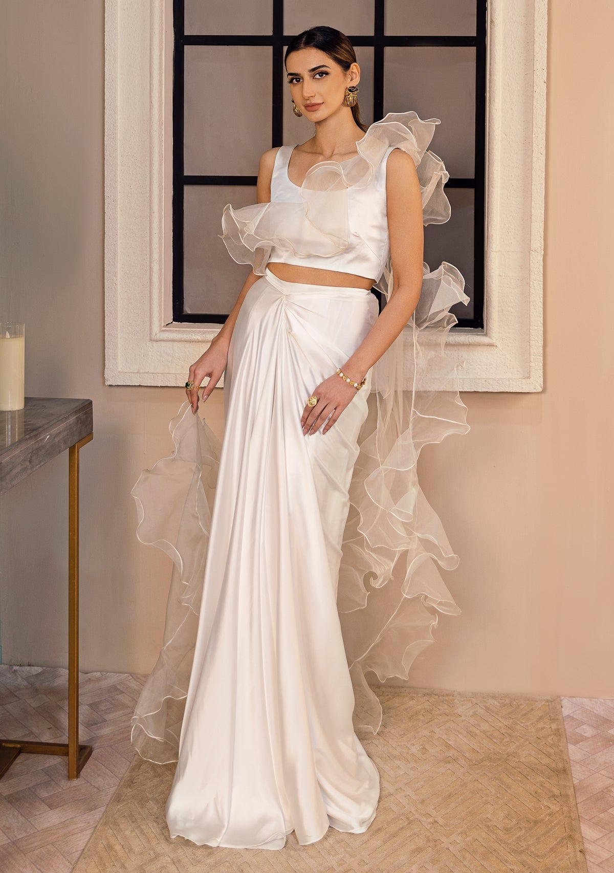 https://cdn.shopify.com/s/files/1/0524/2070/6504/products/azinsaree1_09a0895c-9609-42ed-8586-953339c1276f.jpg?v=1752232750