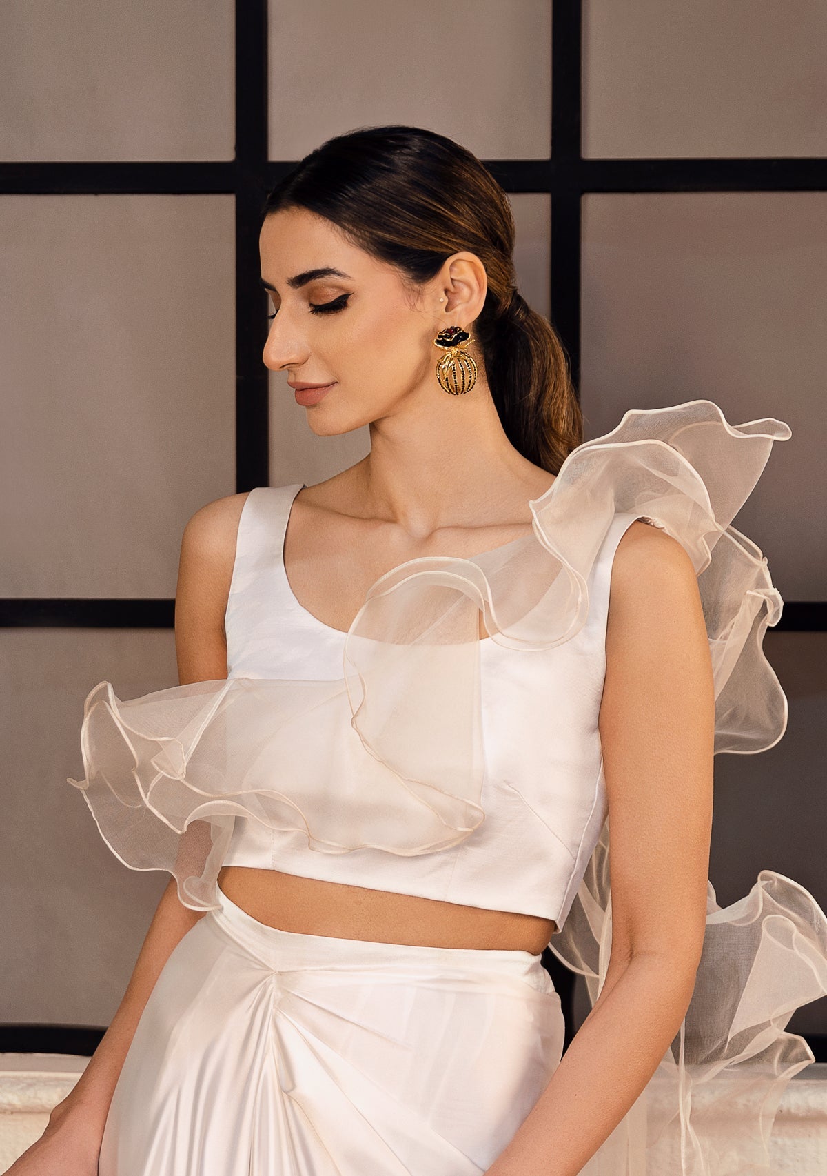 https://cdn.shopify.com/s/files/1/0524/2070/6504/products/azinsaree2_623220cb-188b-45c9-84ed-dbfb322d6e1c.jpg?v=1752232751