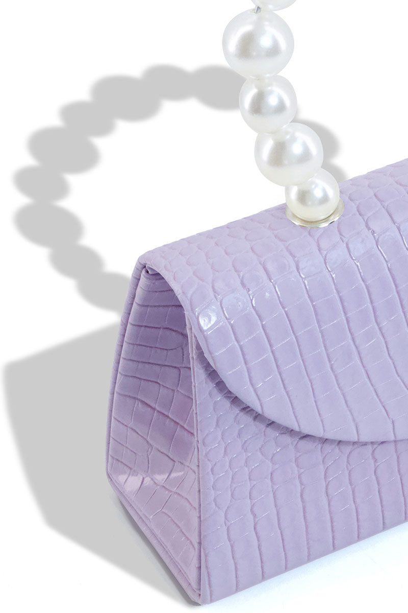 https://cdn.shopify.com/s/files/1/0178/4492/8612/files/bags_0006_008_2.jpg?v=1741247654