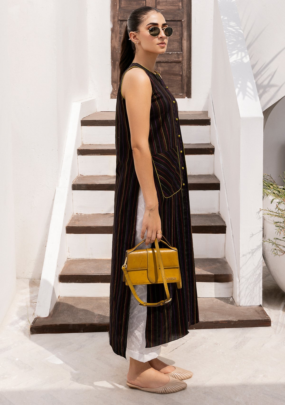 https://cdn.shopify.com/s/files/1/0524/2070/6504/files/black3_1f4d6bb1-e61d-442c-9961-4df922325c47.jpg?v=1752232734