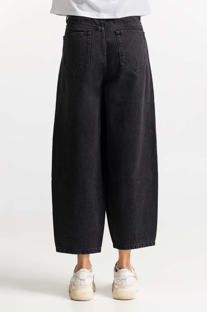 https://cdn.shopify.com/s/files/1/0706/3253/8159/files/black_denim_jeans_wm-jns-ss24-009_5.jpg?v=1758455350
