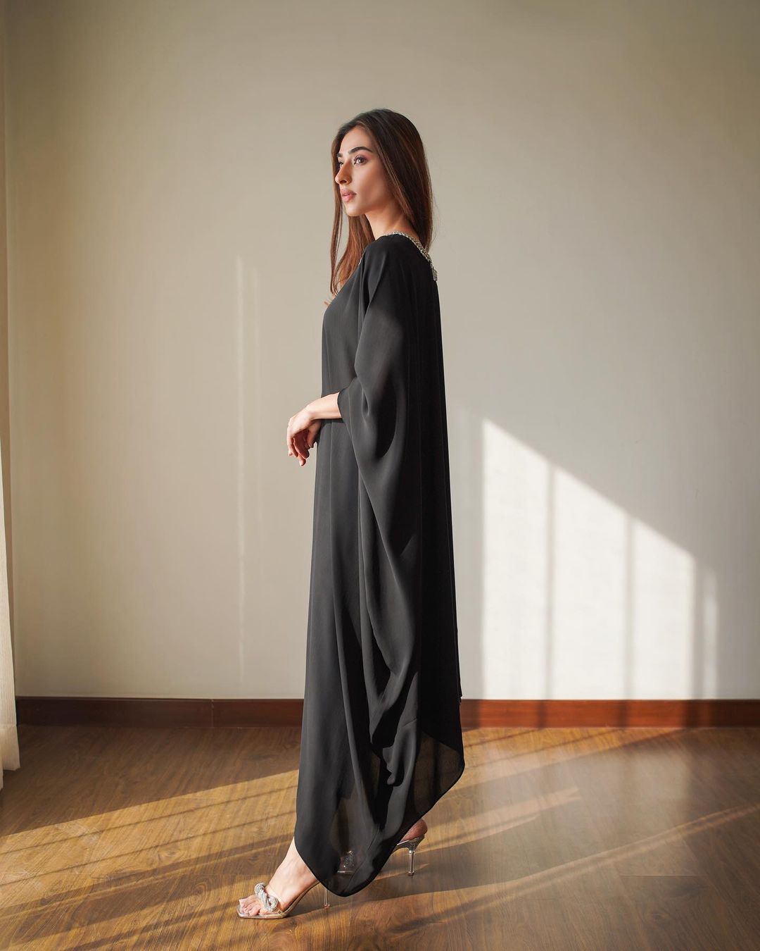 https://cdn.shopify.com/s/files/1/0923/1931/8403/files/blingy-bow-semi-formal24-138567_098b95d7-48df-46d5-89cf-3d576e8dbc64.jpg?v=1756725097