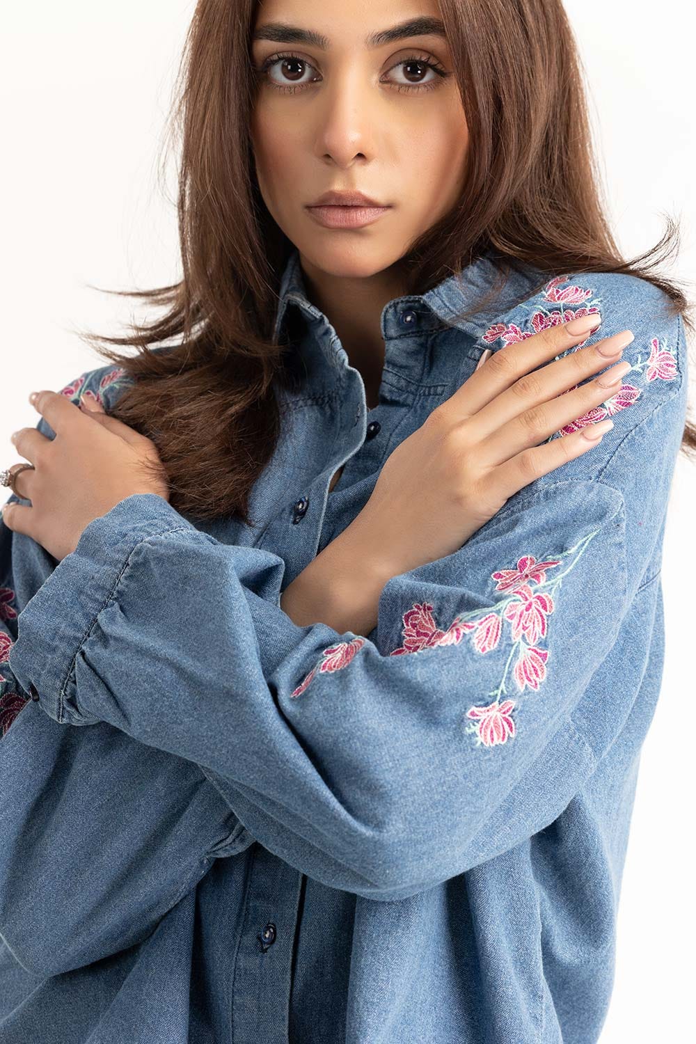 https://cdn.shopify.com/s/files/1/0706/3253/8159/files/blue_denim_embroidered_shirt_224-217-014_7.jpg?v=1758454703