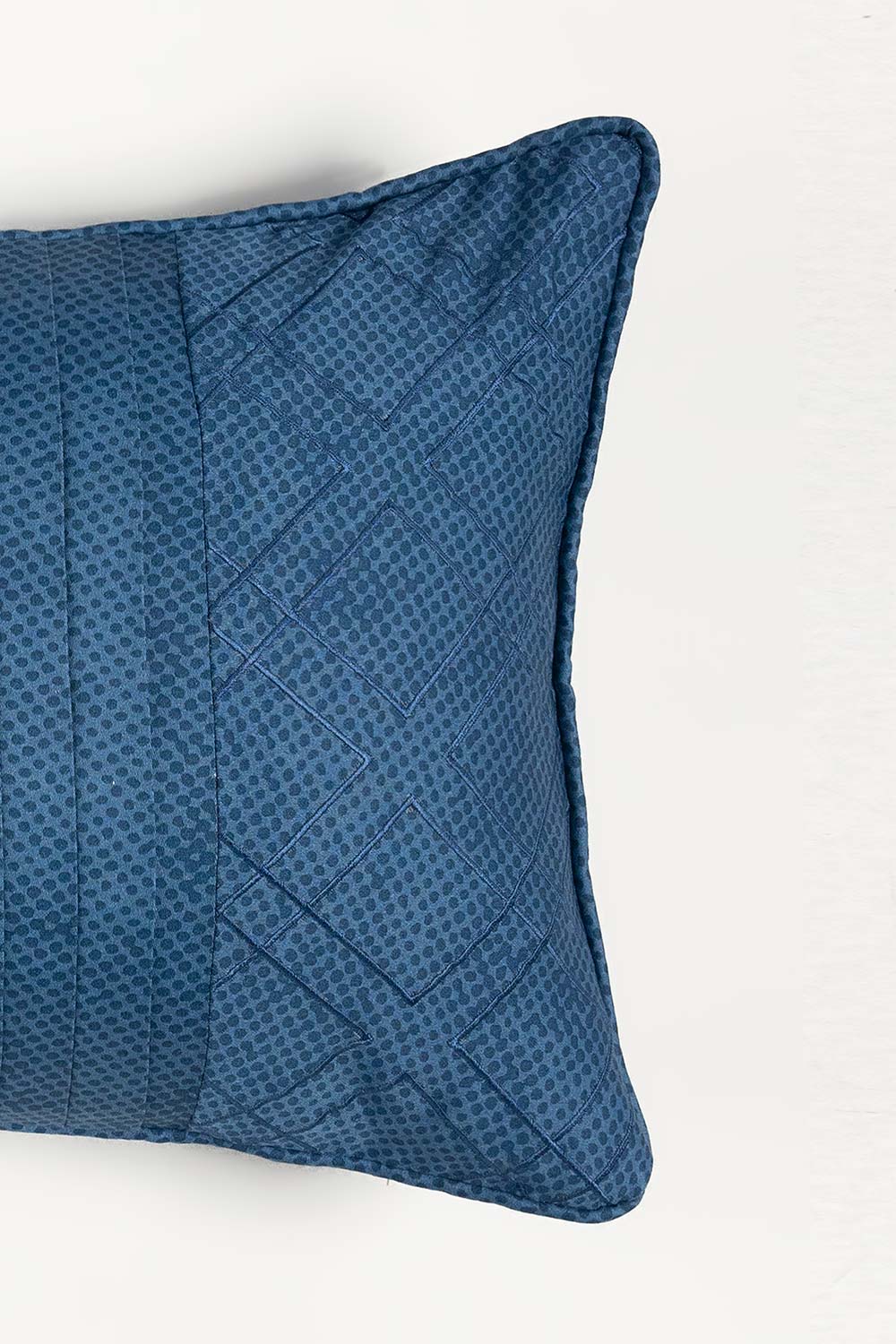 https://cdn.shopify.com/s/files/1/0706/3253/8159/files/blue_stroke_t-200_deck_cushion_cover_2.jpg?v=1758373367