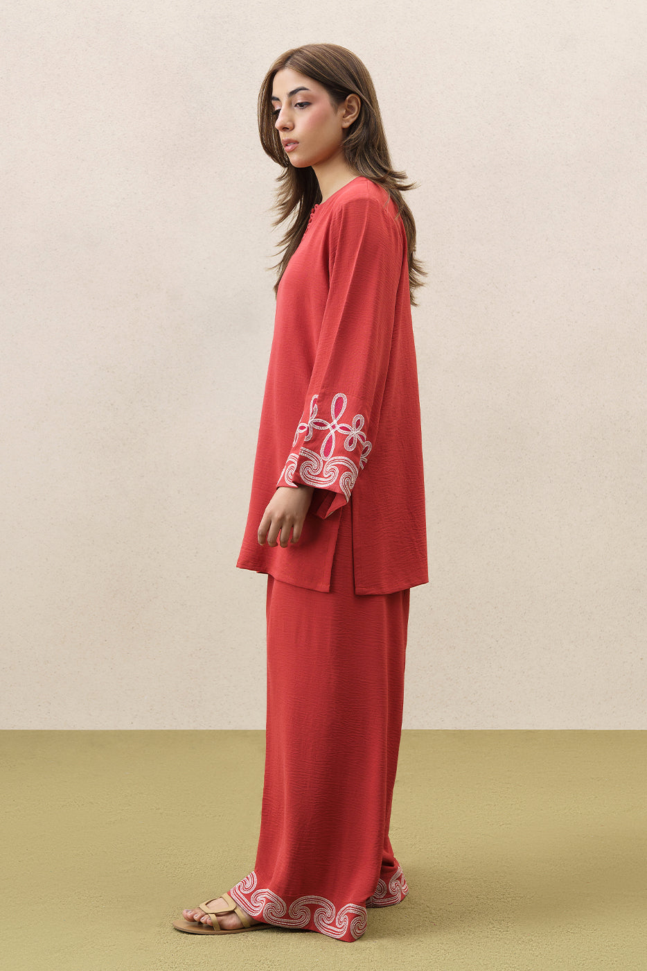 EMBROIDERED POLY CREPE DRESS (FLOW)