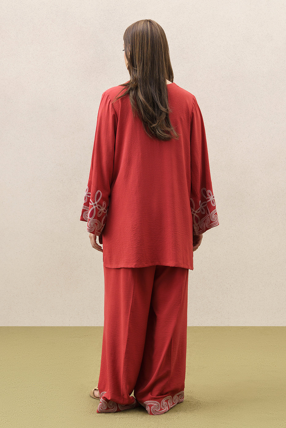 EMBROIDERED POLY CREPE DRESS (FLOW)