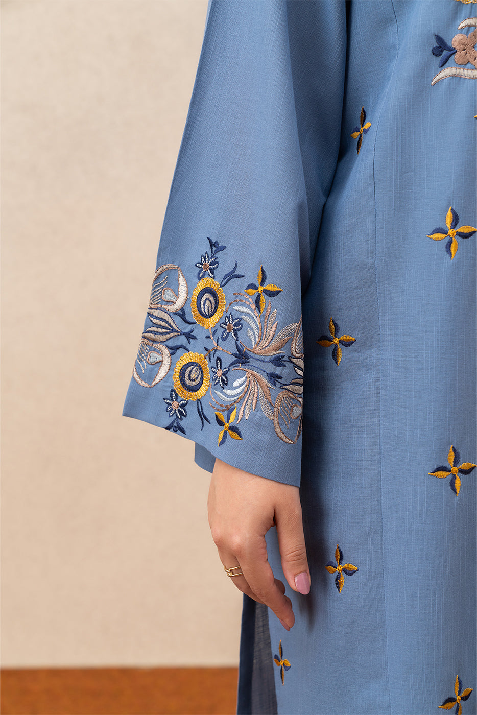 EMBROIDERED SLUB SHIRT (PRET)