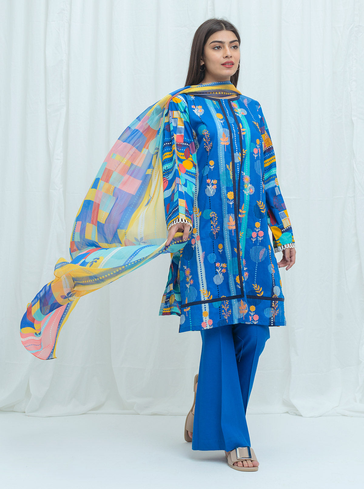 2 PIECE EMBROIDERED TWO TONE ZARI SUIT (HIGH CASUAL)