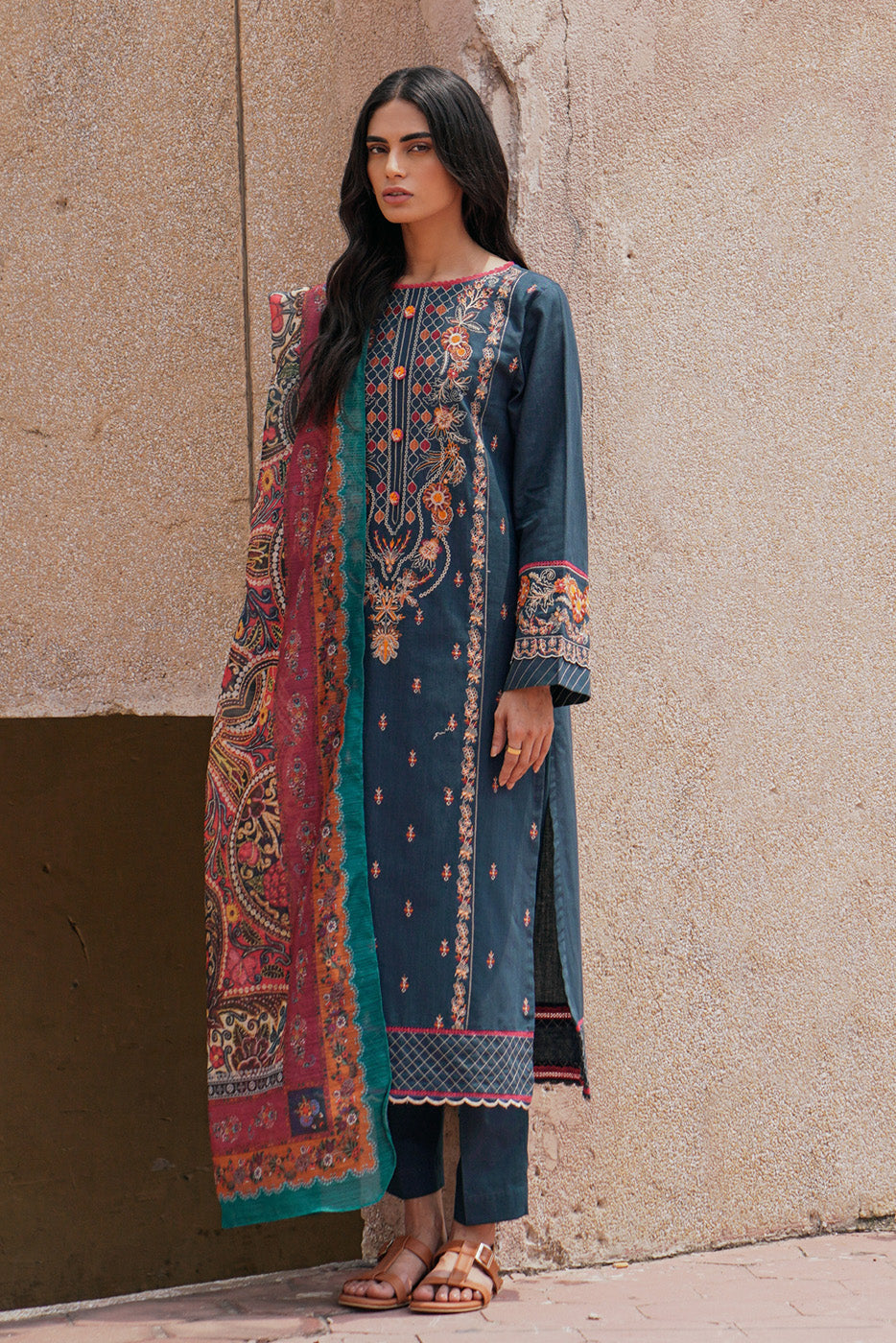 3 Piece - Embroidered Khaddar Suit - Delicate Deco