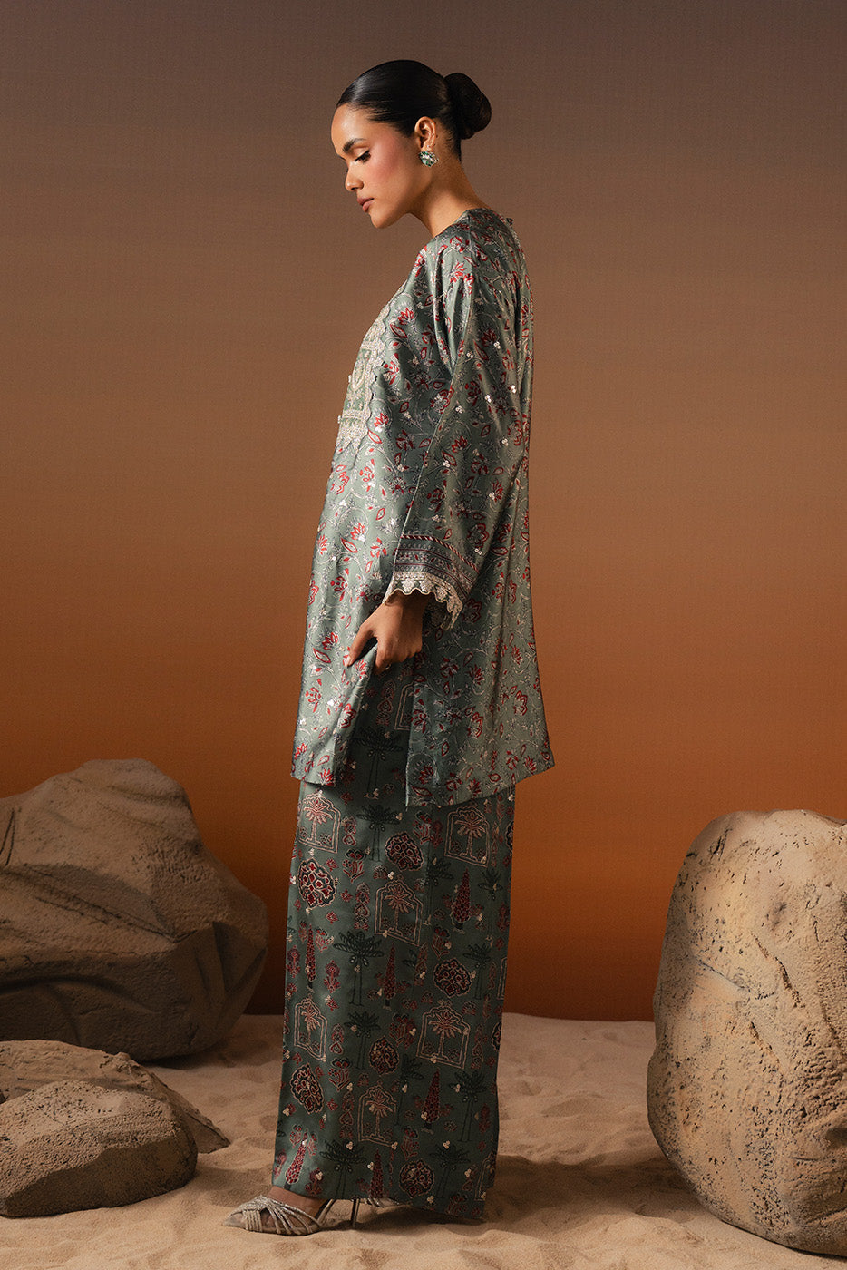 2 PIECE EMBROIDERED SHAMOZE SILK SUIT (LUXURY-PRET)