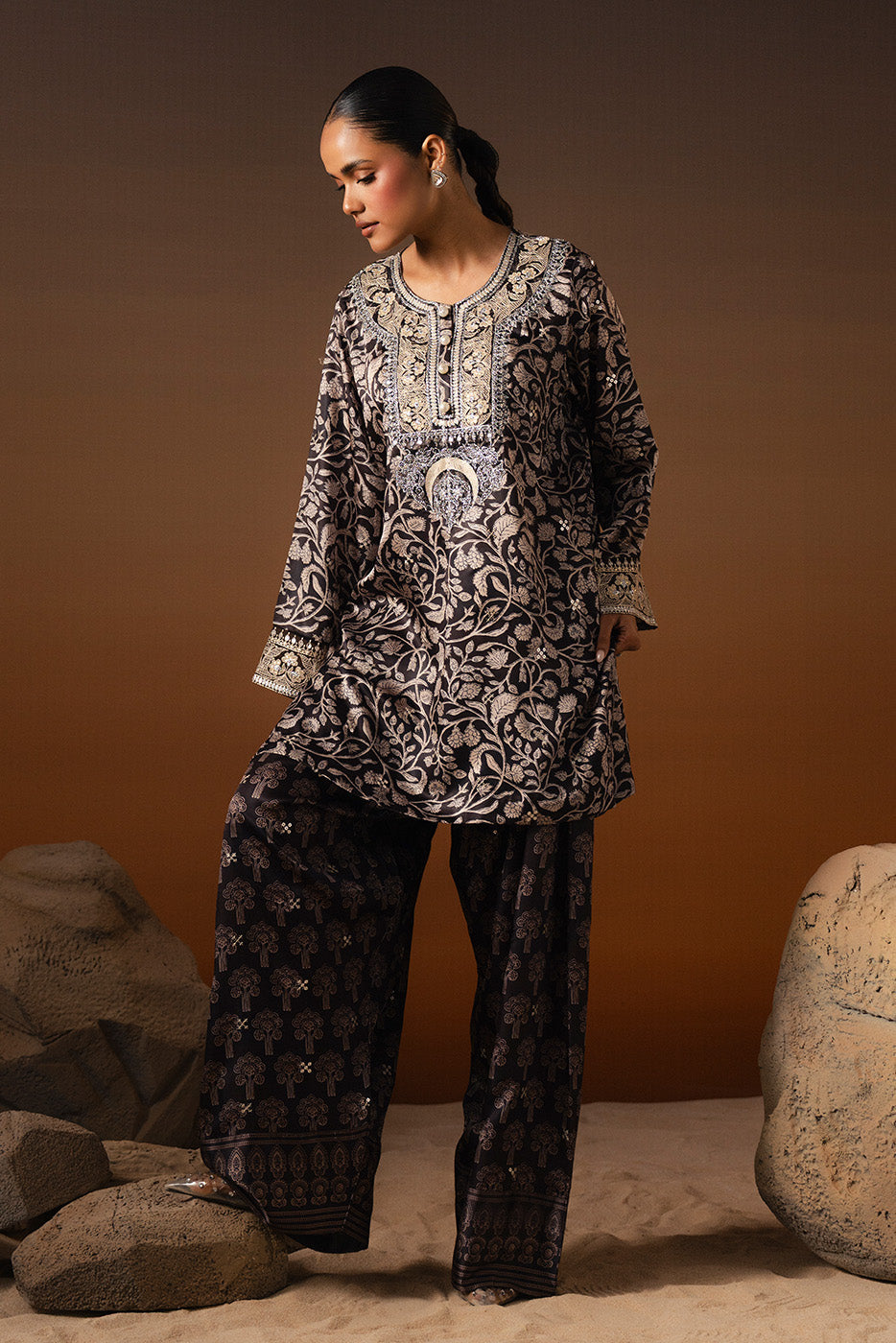 EMBROIDERED KHADDAR SHIRT (LUXURY PRET)