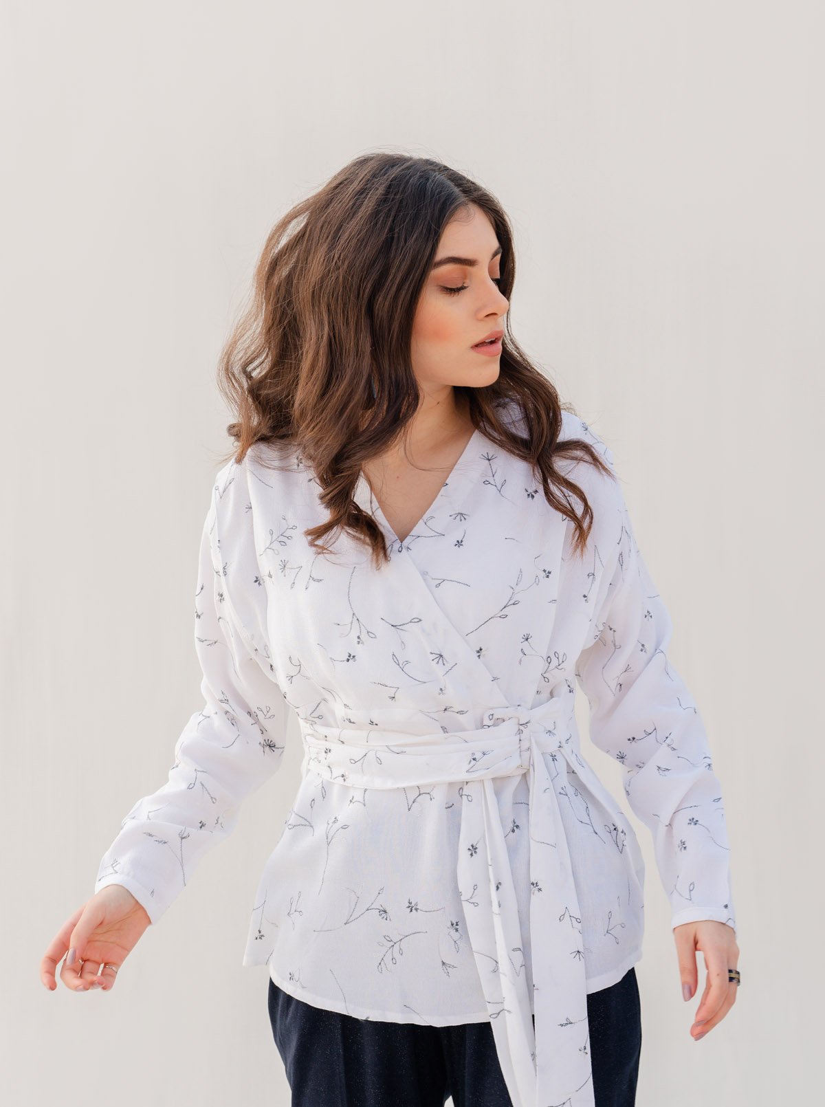 WHITE BUCKLED CREPE GEORGETTE TOP