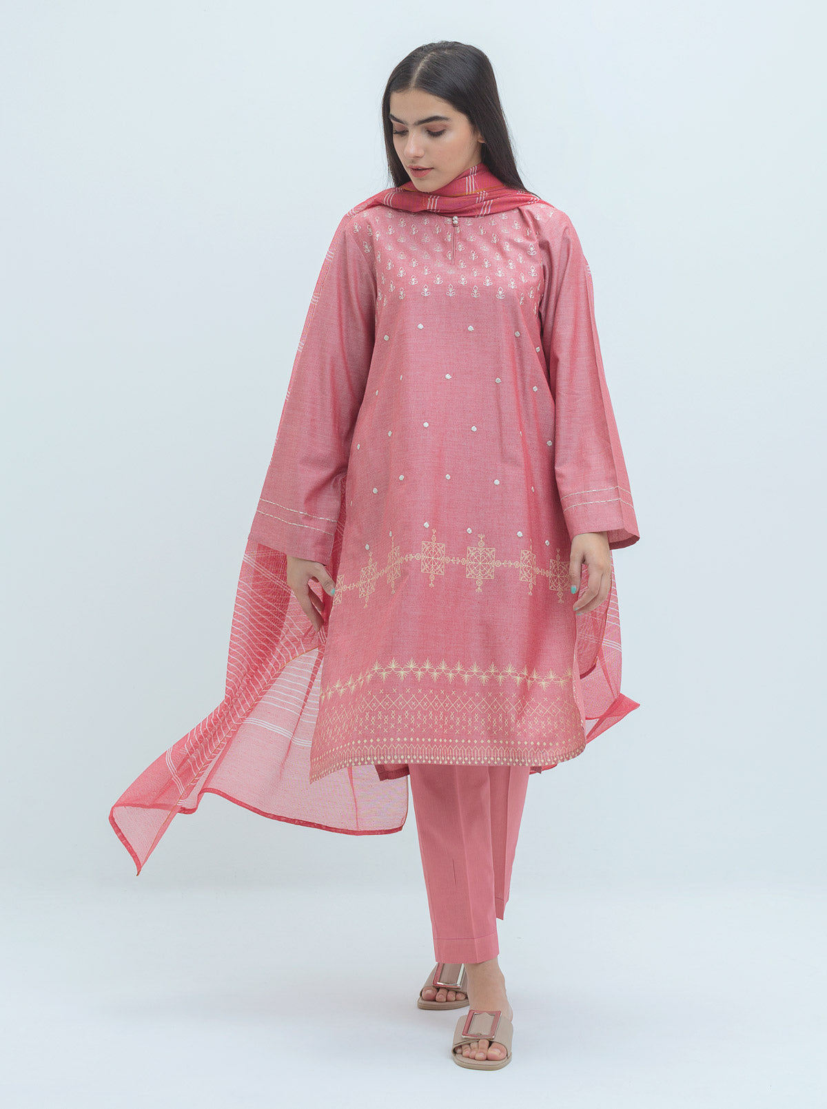 SS25DC-2537 SKY BLUE LAWN 2PCS EMBROIDERED KURTA WITH TROUSER