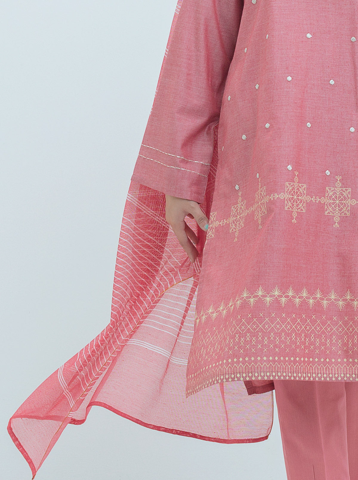 SS25DC-2537 SKY BLUE LAWN 2PCS EMBROIDERED KURTA WITH TROUSER