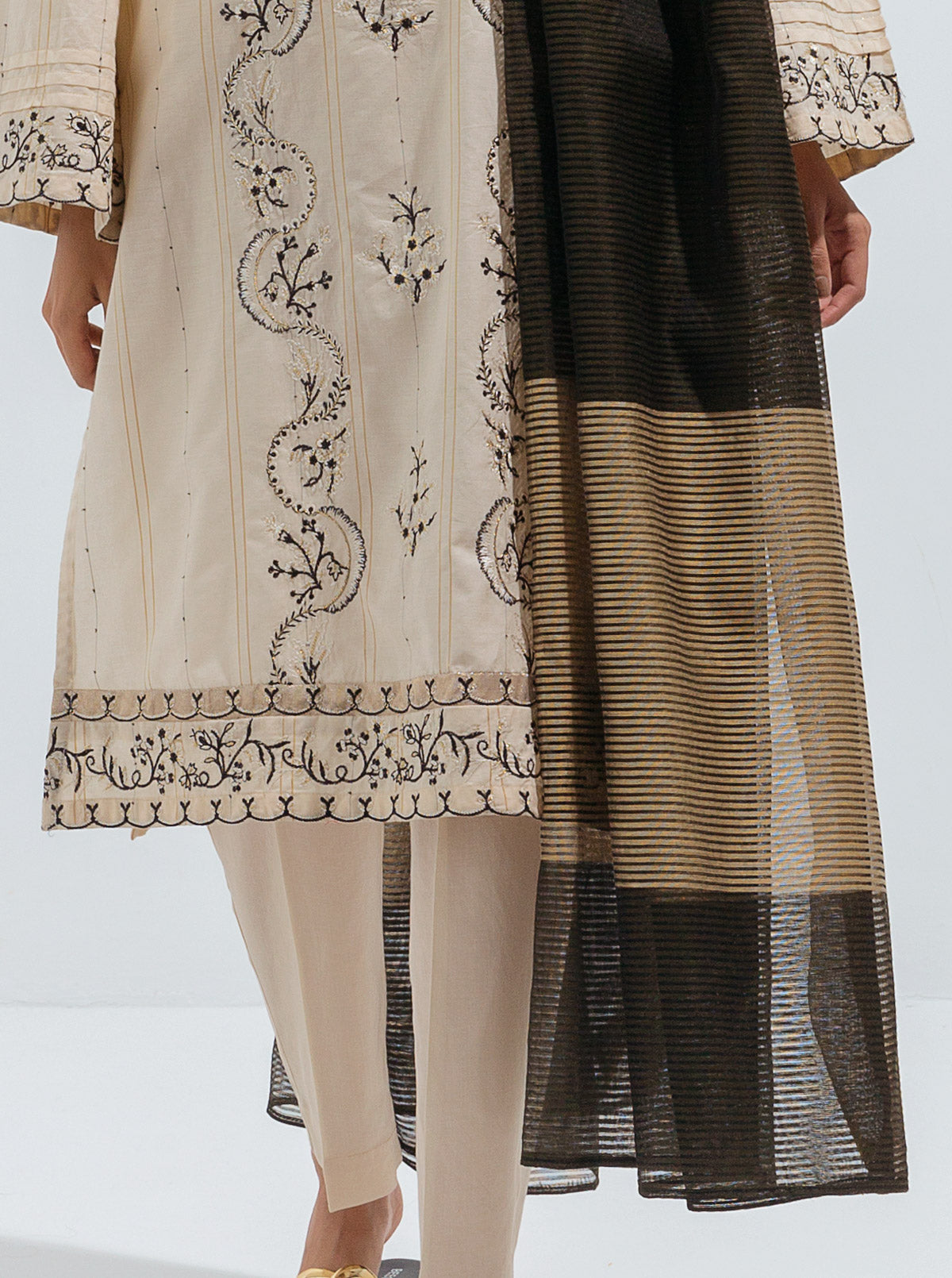2 Piece Embroidered Jacquard Suit (Luxury Pret)