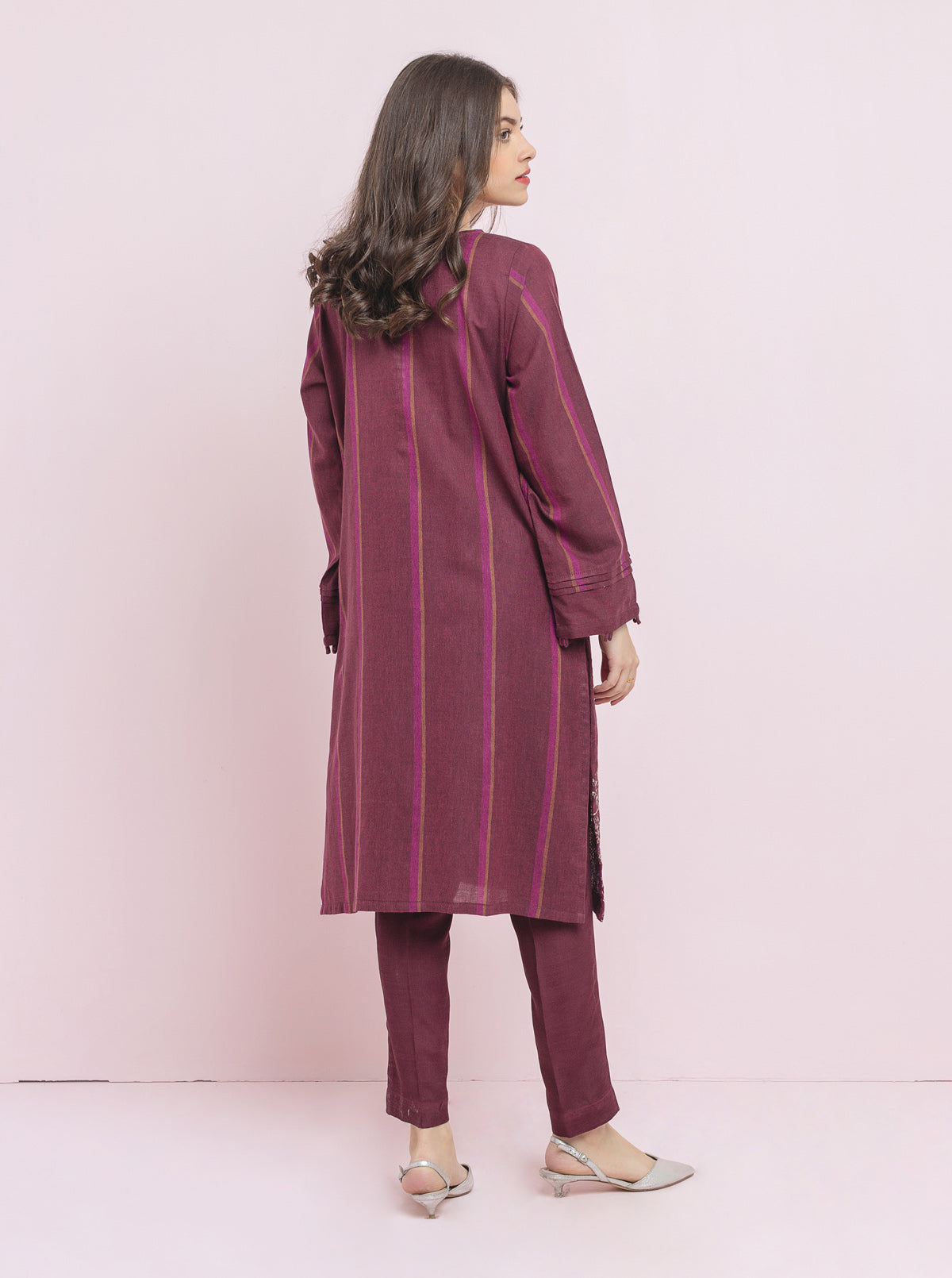 DA-1311 OFF-WHITE EMBROIDERED KURTA