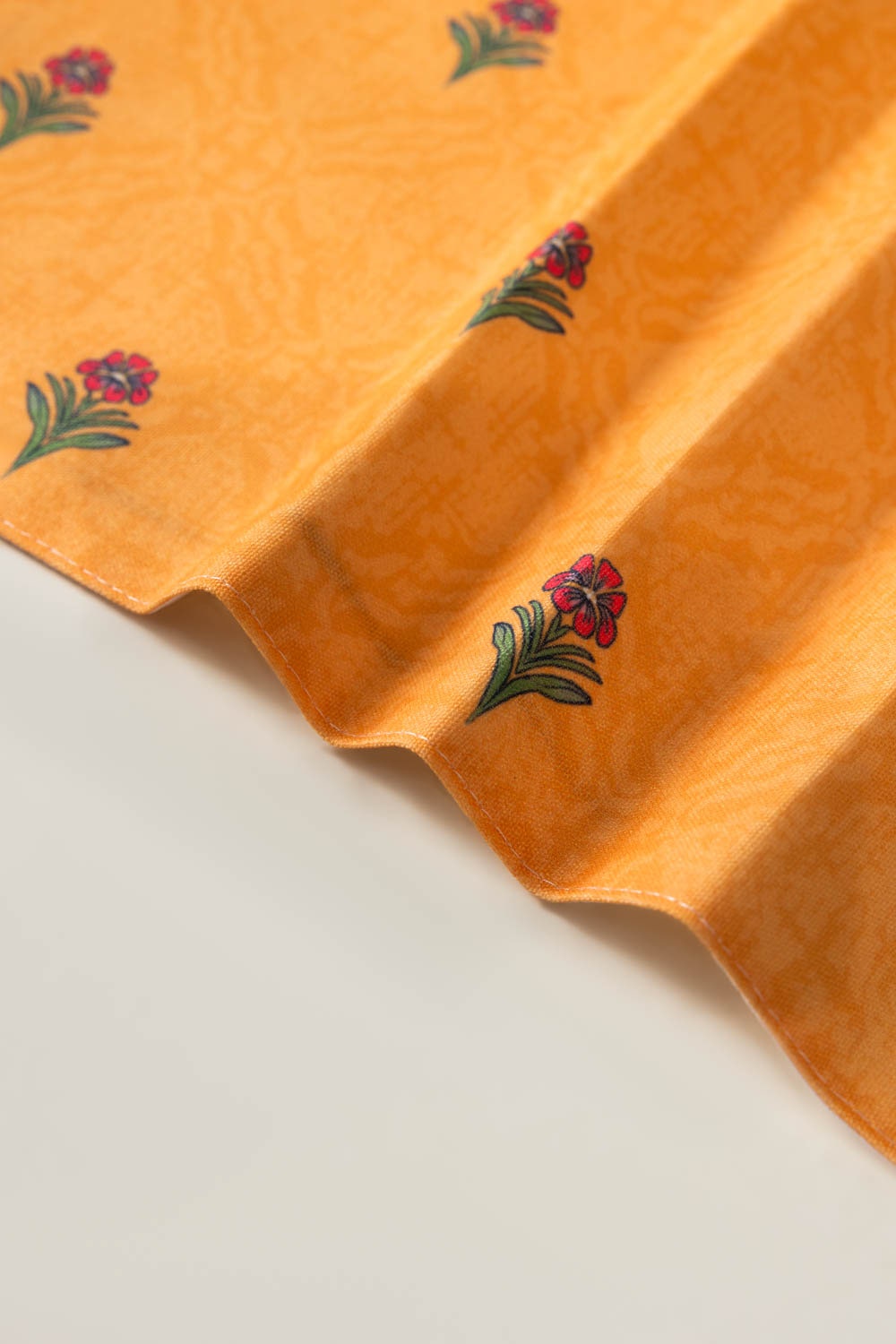 https://cdn.shopify.com/s/files/1/0706/3253/8159/files/buds-digital-place-mats-set-gulahmed-closeup-3_jpg.jpg?v=1758373775