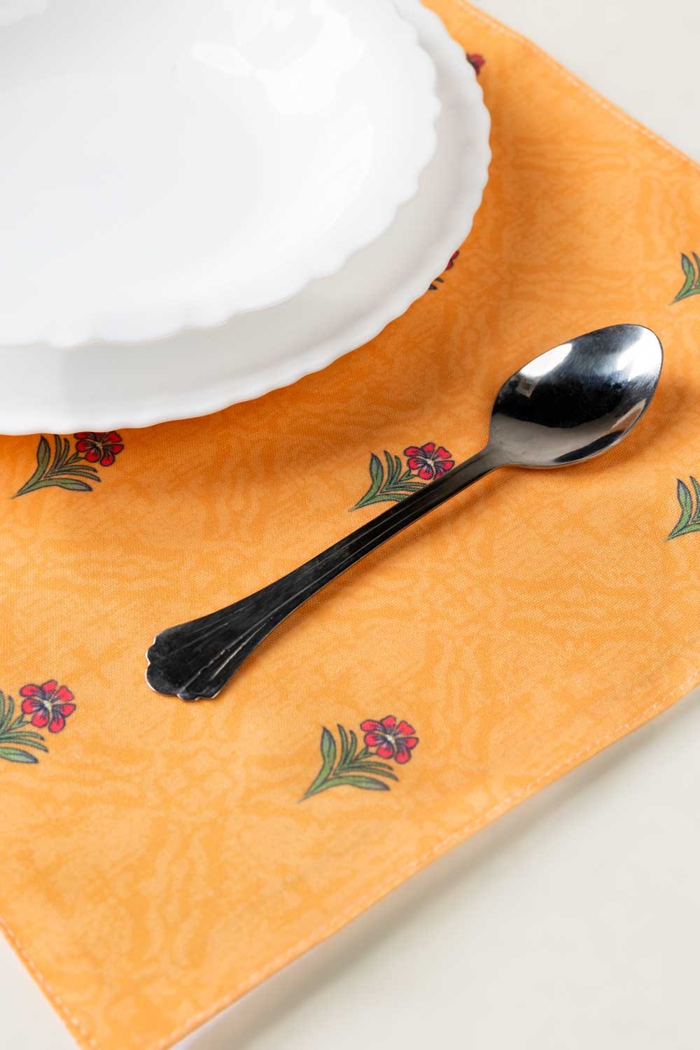 https://cdn.shopify.com/s/files/1/0706/3253/8159/files/buds-digital-place-mats-set-gulahmed-closeup-4_jpg.jpg?v=1758373775