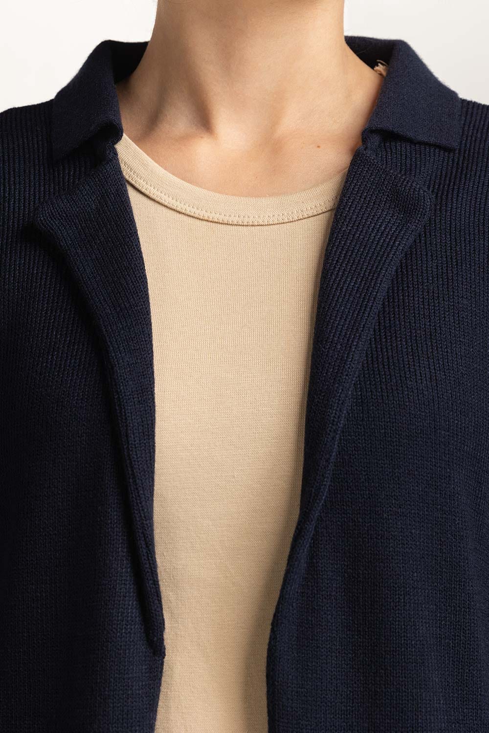 https://cdn.shopify.com/s/files/1/0706/3253/8159/files/cardigan_wm-swt-ws24-148_4.jpg?v=1758455775