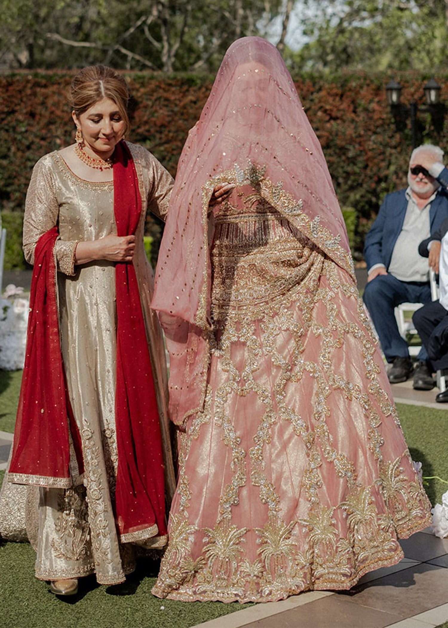 sadaf-fawad-khan-pool-98841661