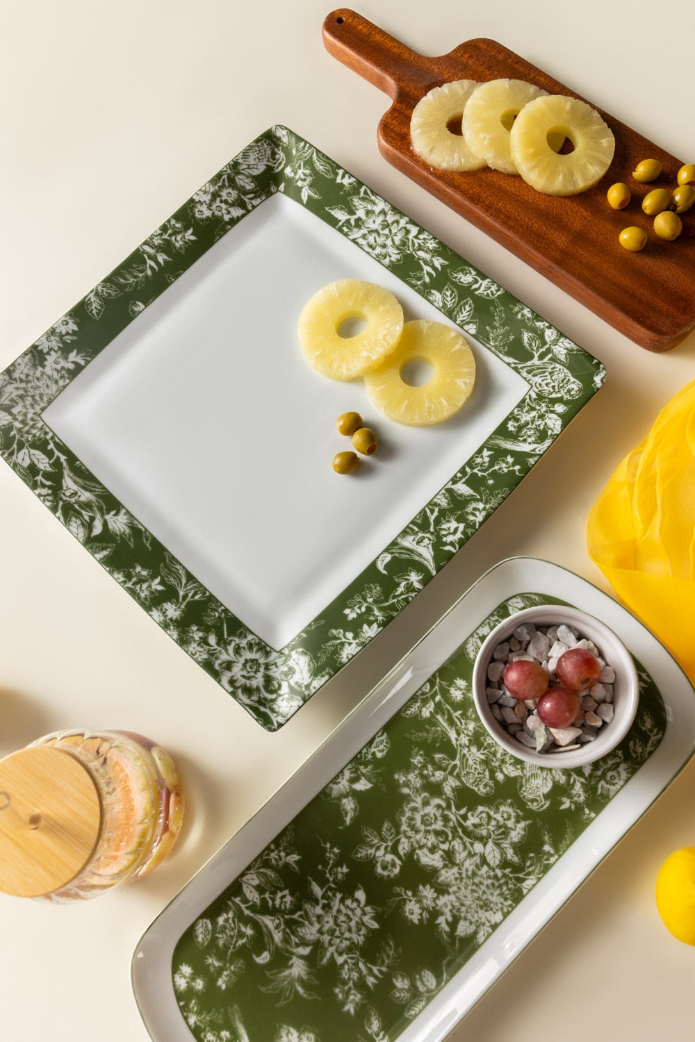 Classic Flora Cake Dish