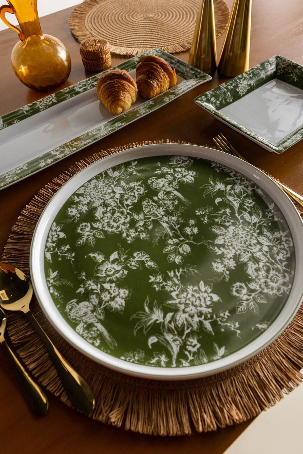 Classic Flora Collar Plate