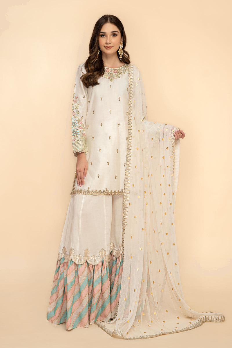 JER-W23-09-Pearl White