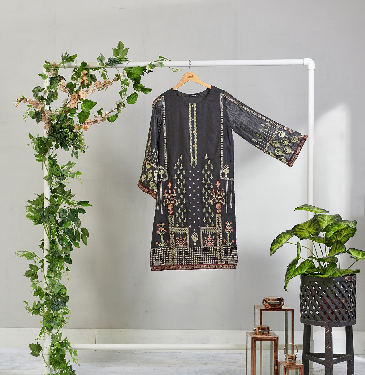 https://cdn.shopify.com/s/files/1/0587/3080/7460/products/da-1454.jpg?v=1736415998