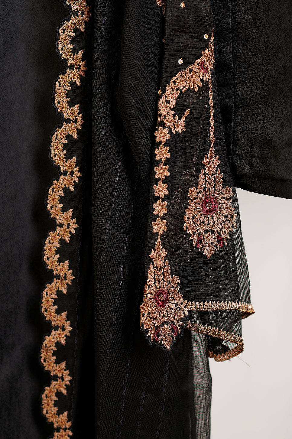Da-1457 Black Embroidered Kurta With Trouser