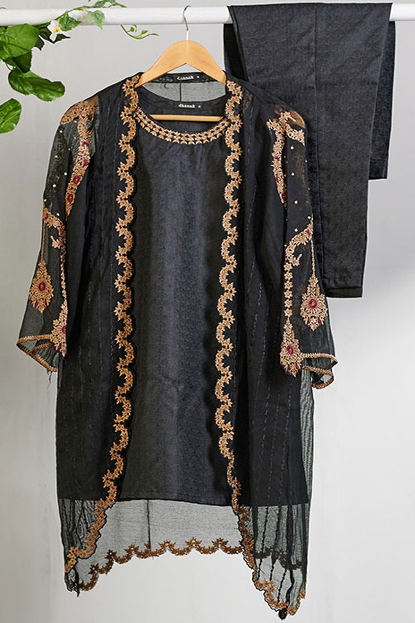 Da-1457 Black Embroidered Kurta With Trouser
