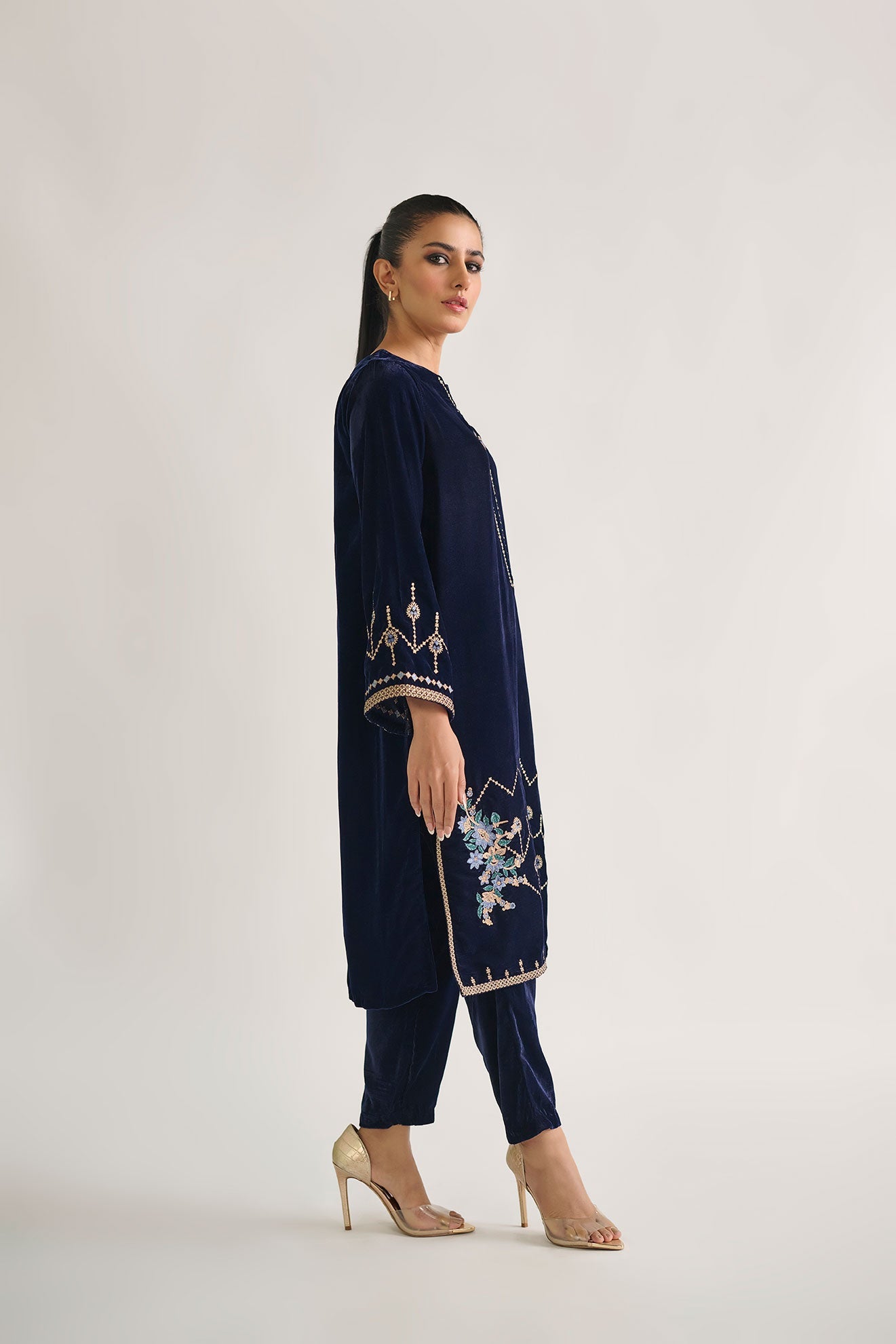 Da-1697 Navy Blue Embroidered Kurta