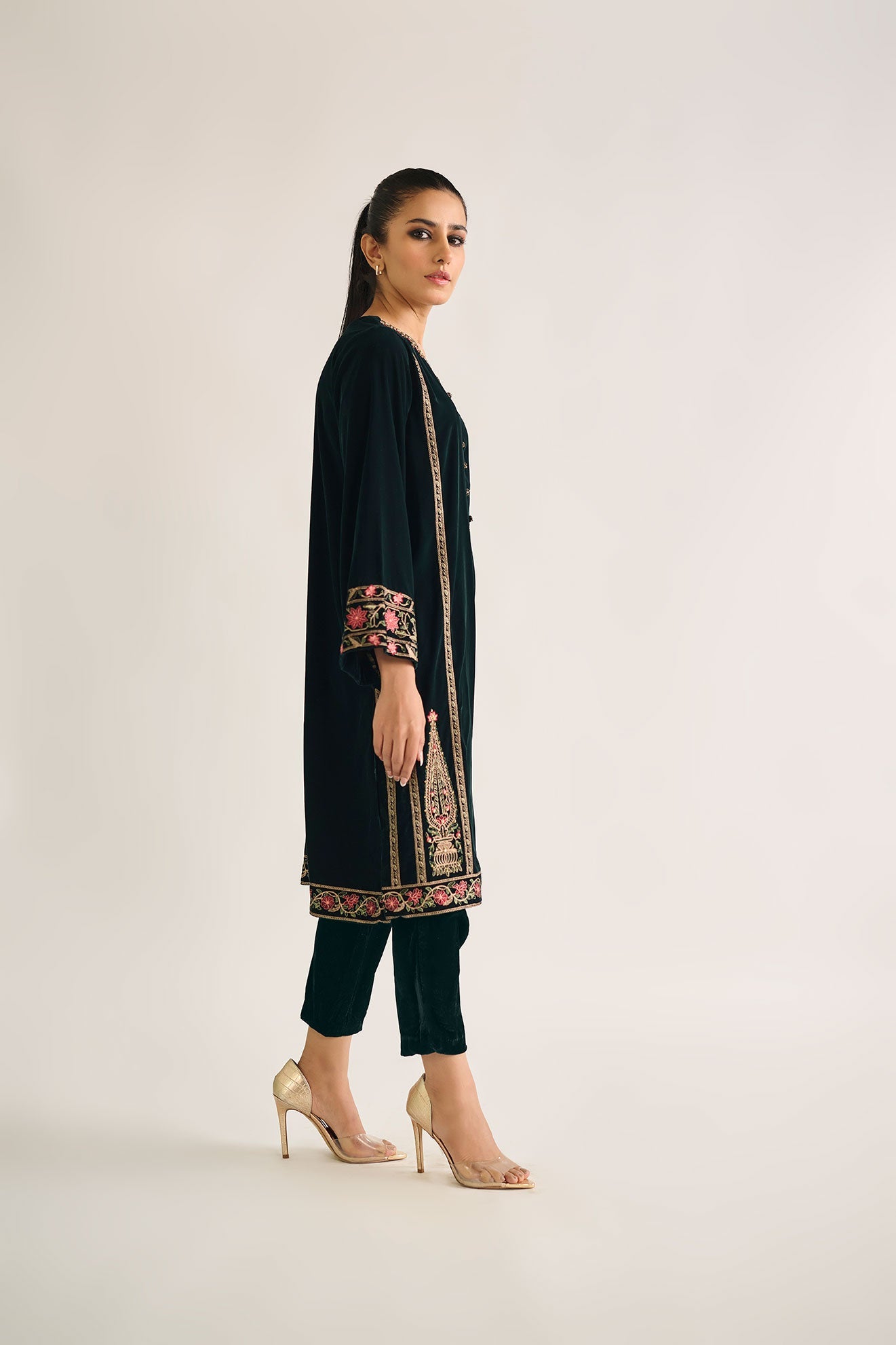 https://cdn.shopify.com/s/files/1/0587/3080/7460/products/da-1715_3.jpg?v=1736415158