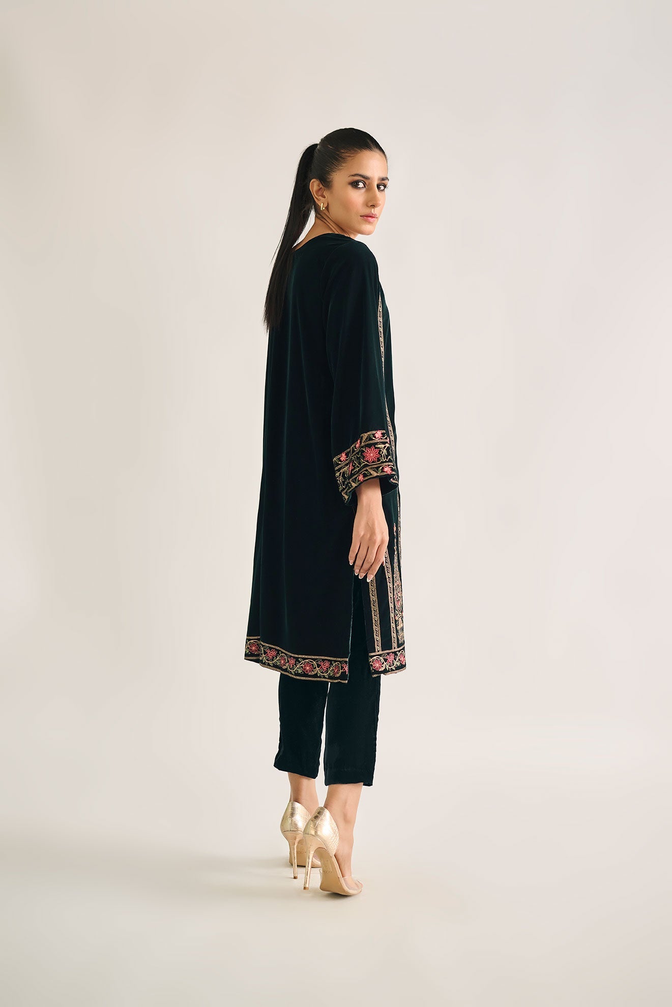 https://cdn.shopify.com/s/files/1/0587/3080/7460/products/da-1715_4.jpg?v=1736415159
