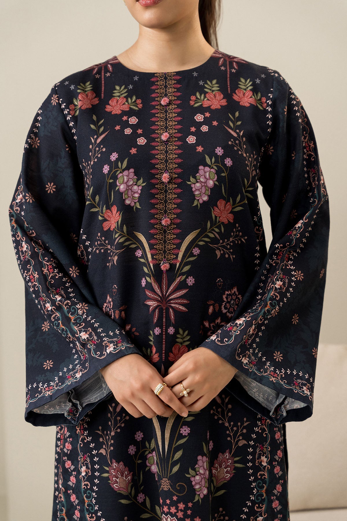 https://cdn.shopify.com/s/files/1/0178/4492/8612/files/dailykhaddar_0000_DSC04844.jpg?v=1760430481