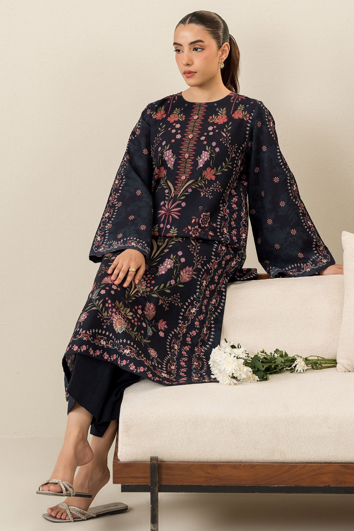 https://cdn.shopify.com/s/files/1/0178/4492/8612/files/dailykhaddar_0006_DSC04856.jpg?v=1760430481