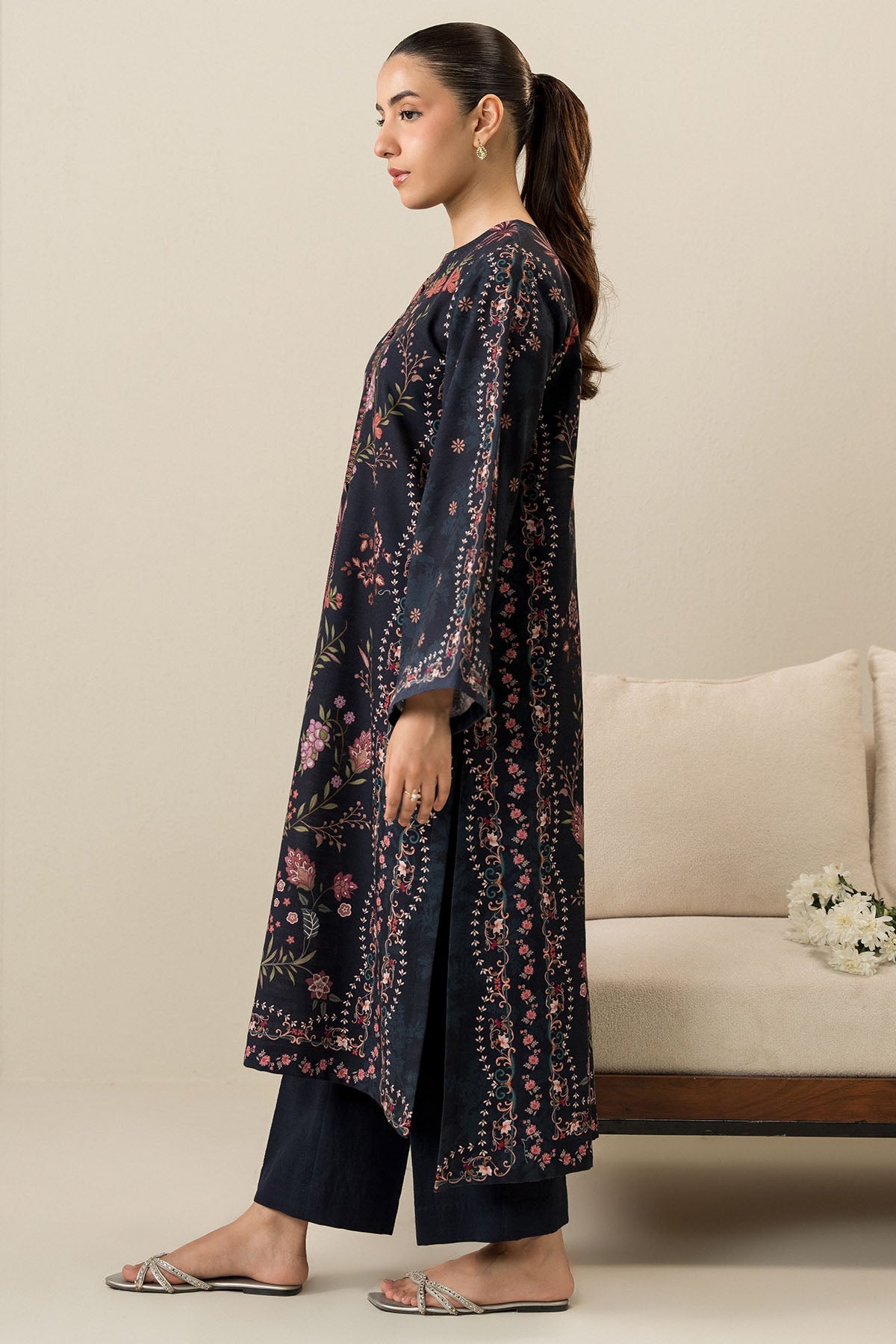 https://cdn.shopify.com/s/files/1/0178/4492/8612/files/dailykhaddar_0008_DSC04849.jpg?v=1760430481