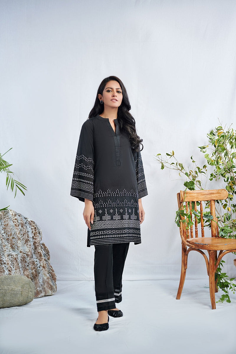 DC-0366 Black Embroidered Kurta