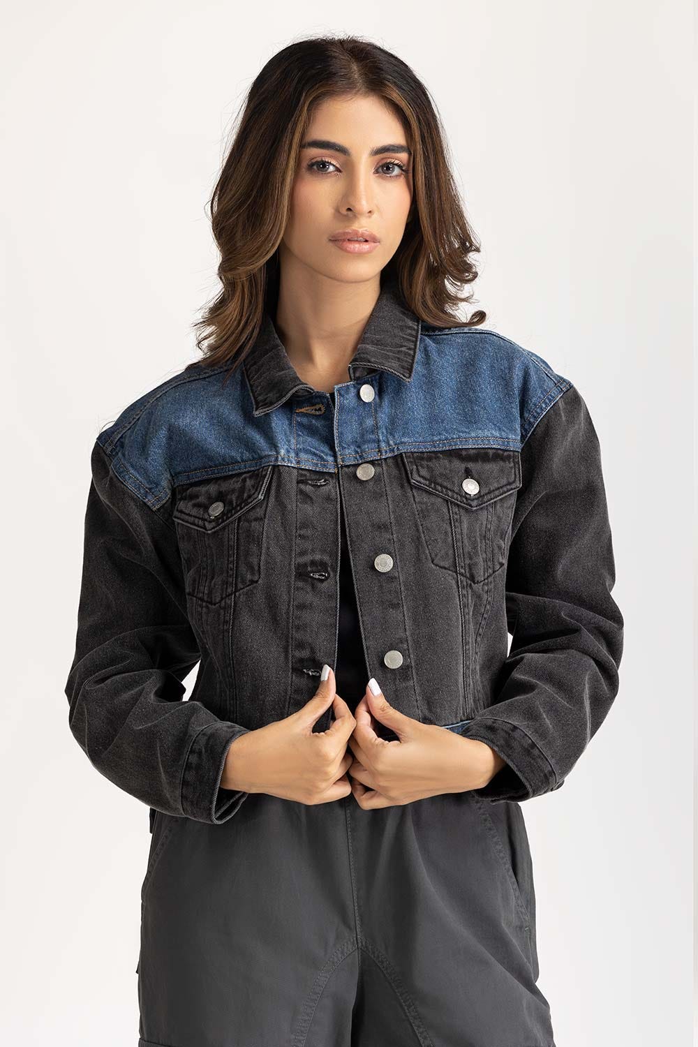 https://cdn.shopify.com/s/files/1/0706/3253/8159/files/denim_jacket_wm-jkt-ws24-088_5.jpg?v=1758455621