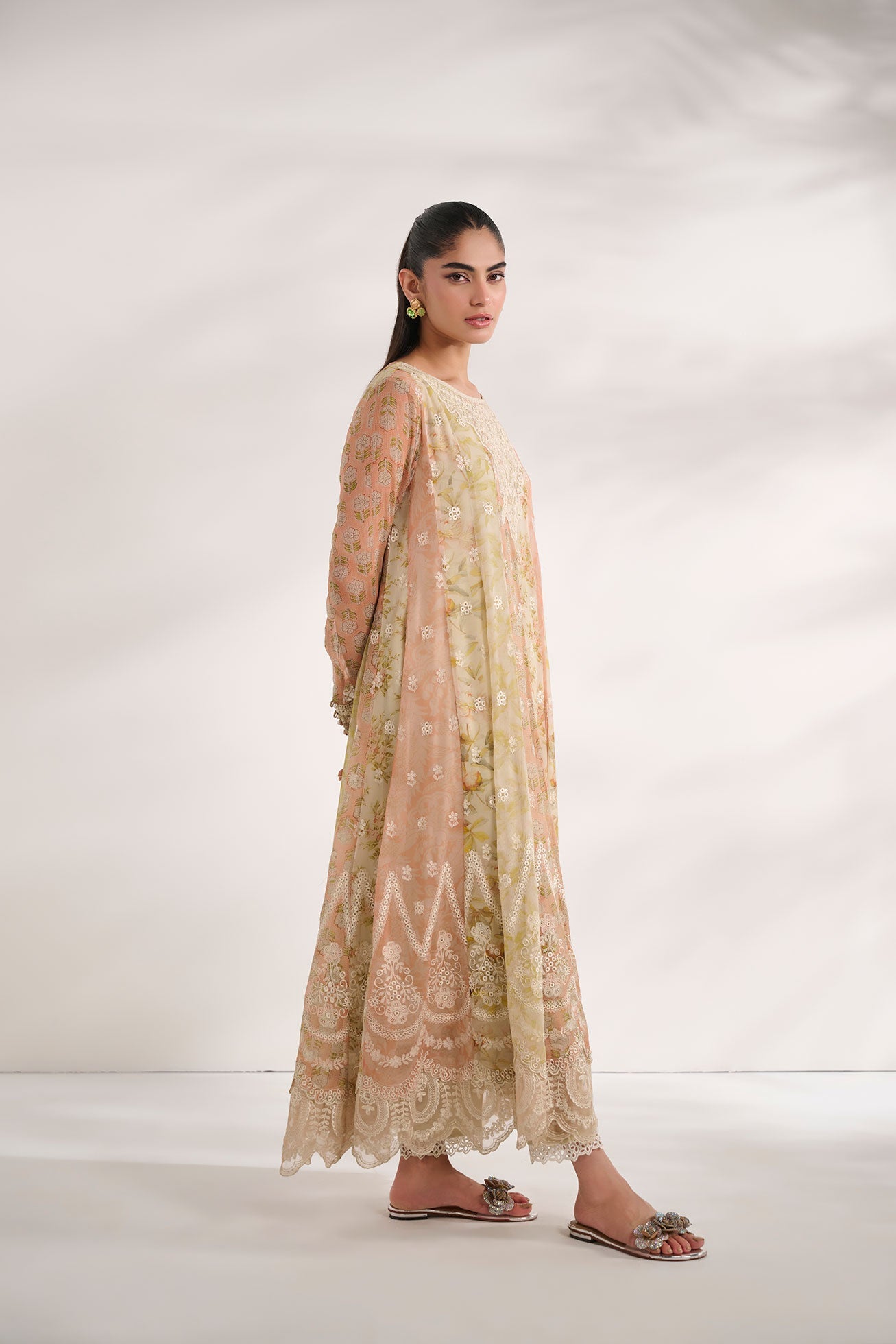 https://cdn.shopify.com/s/files/1/0587/3080/7460/files/dhanak-e-com-18-oct-2441322.jpg?v=1736486816