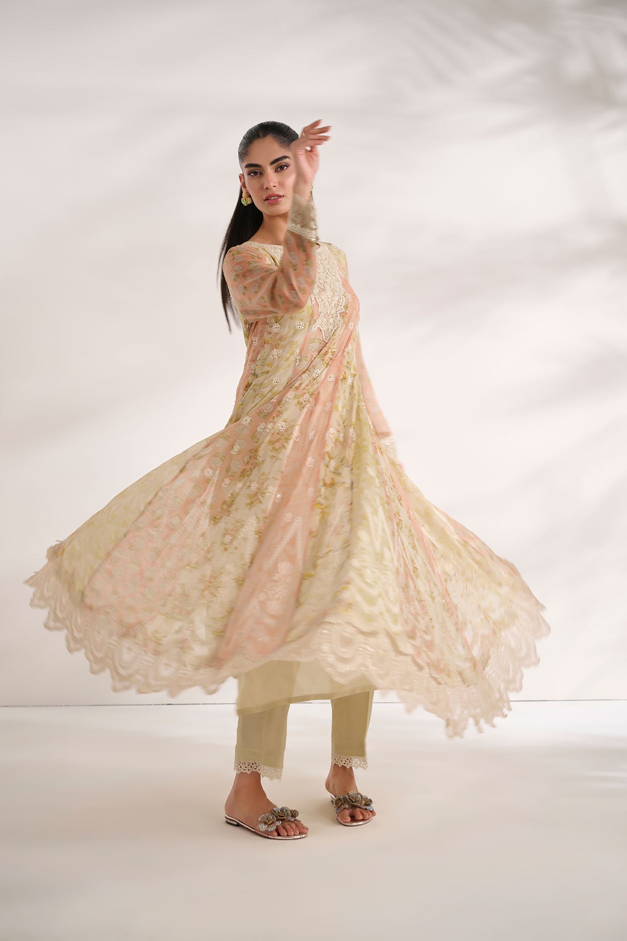 https://cdn.shopify.com/s/files/1/0587/3080/7460/files/dhanak-e-com-18-oct-2441330.jpg?v=1736486816