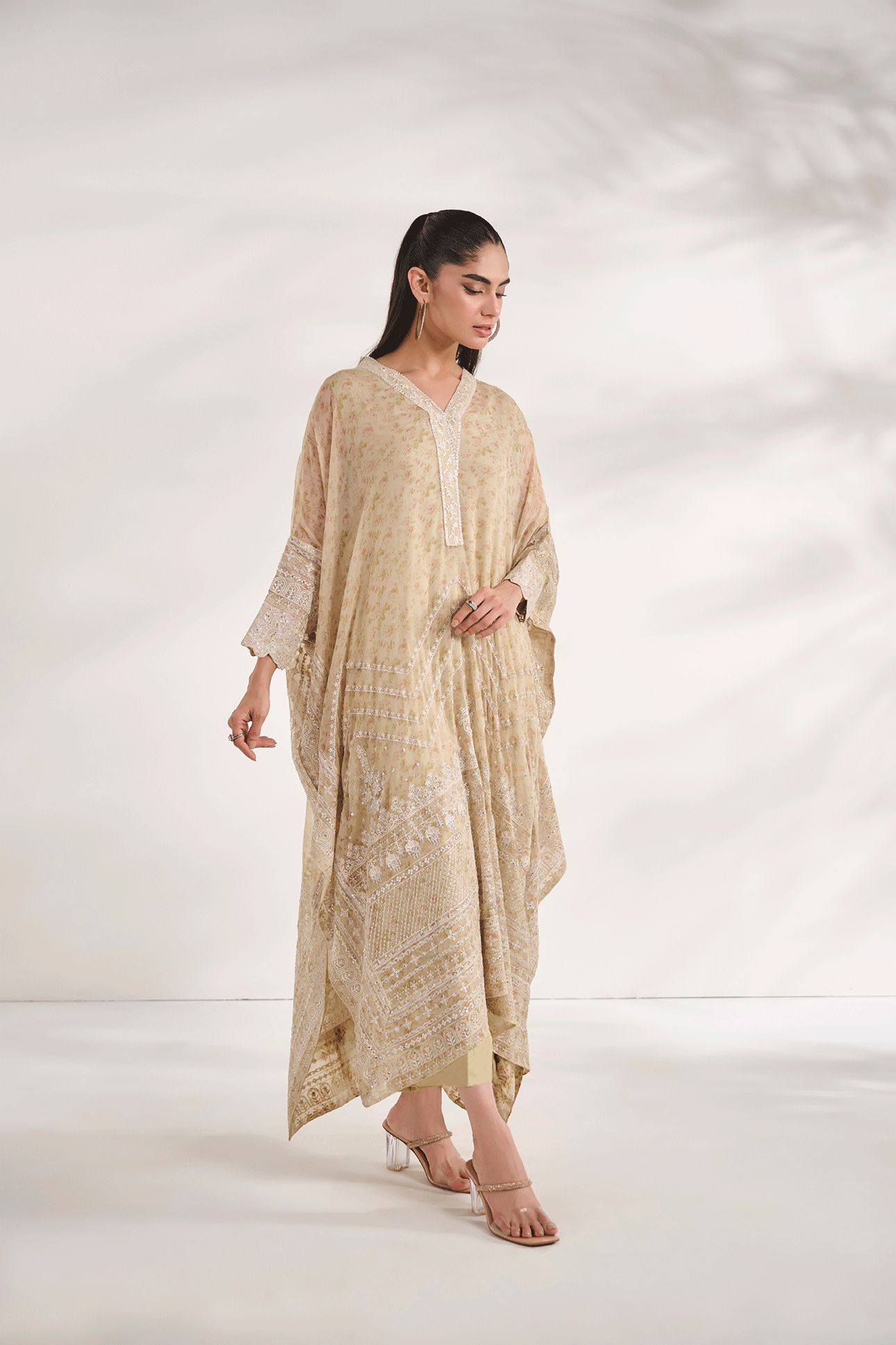 https://cdn.shopify.com/s/files/1/0587/3080/7460/files/dhanak-e-com-18-oct-2441534-_1_-Edited.gif?v=1737640942