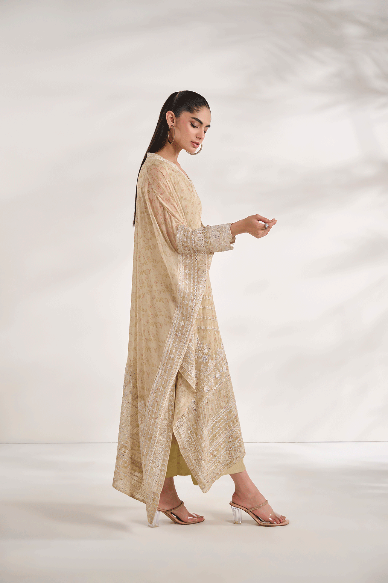 https://cdn.shopify.com/s/files/1/0587/3080/7460/files/dhanak-e-com-18-oct-2441541-Edited.gif?v=1737640950