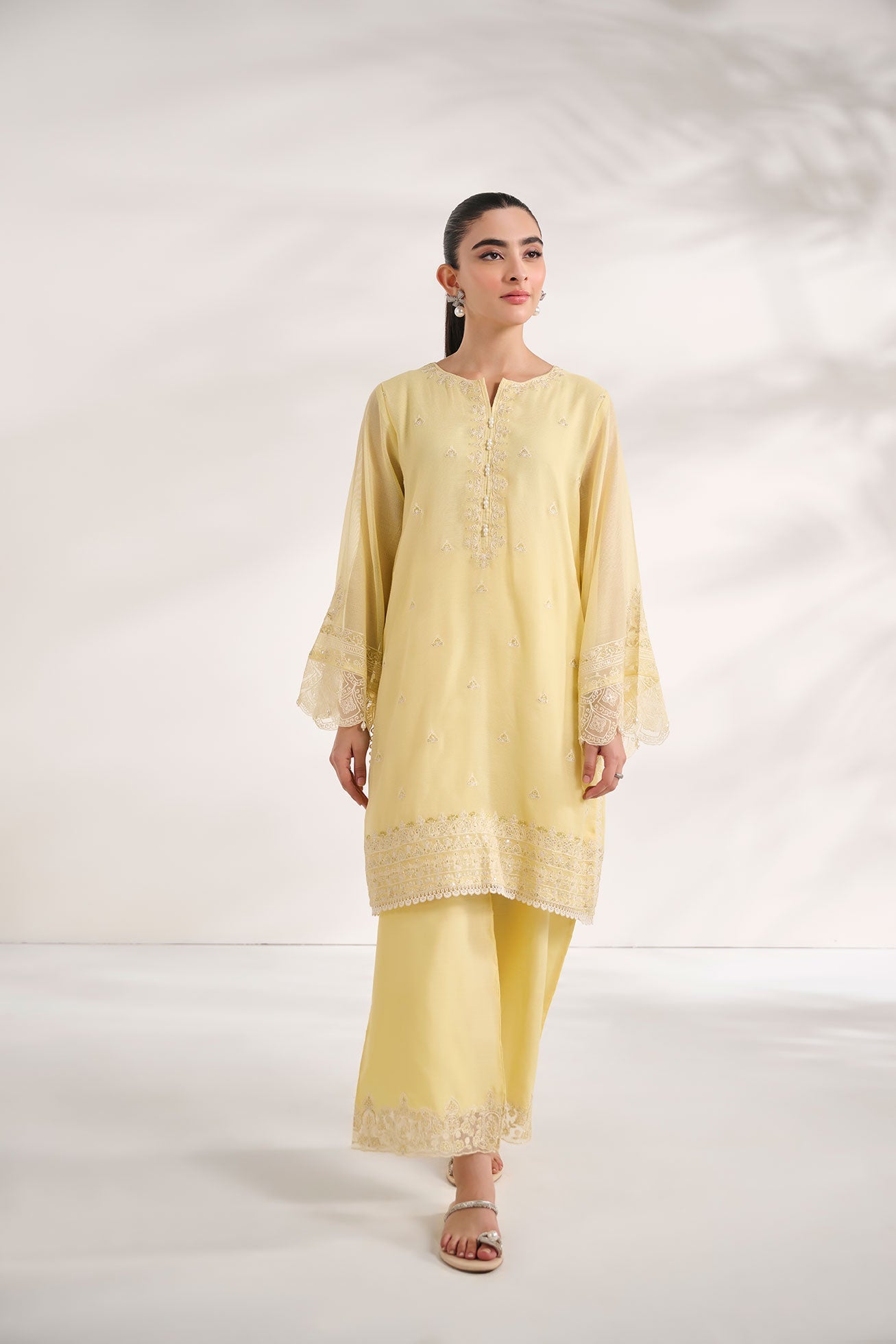 https://cdn.shopify.com/s/files/1/0587/3080/7460/files/dhanak-e-com-18-oct-2441574.jpg?v=1736485526
