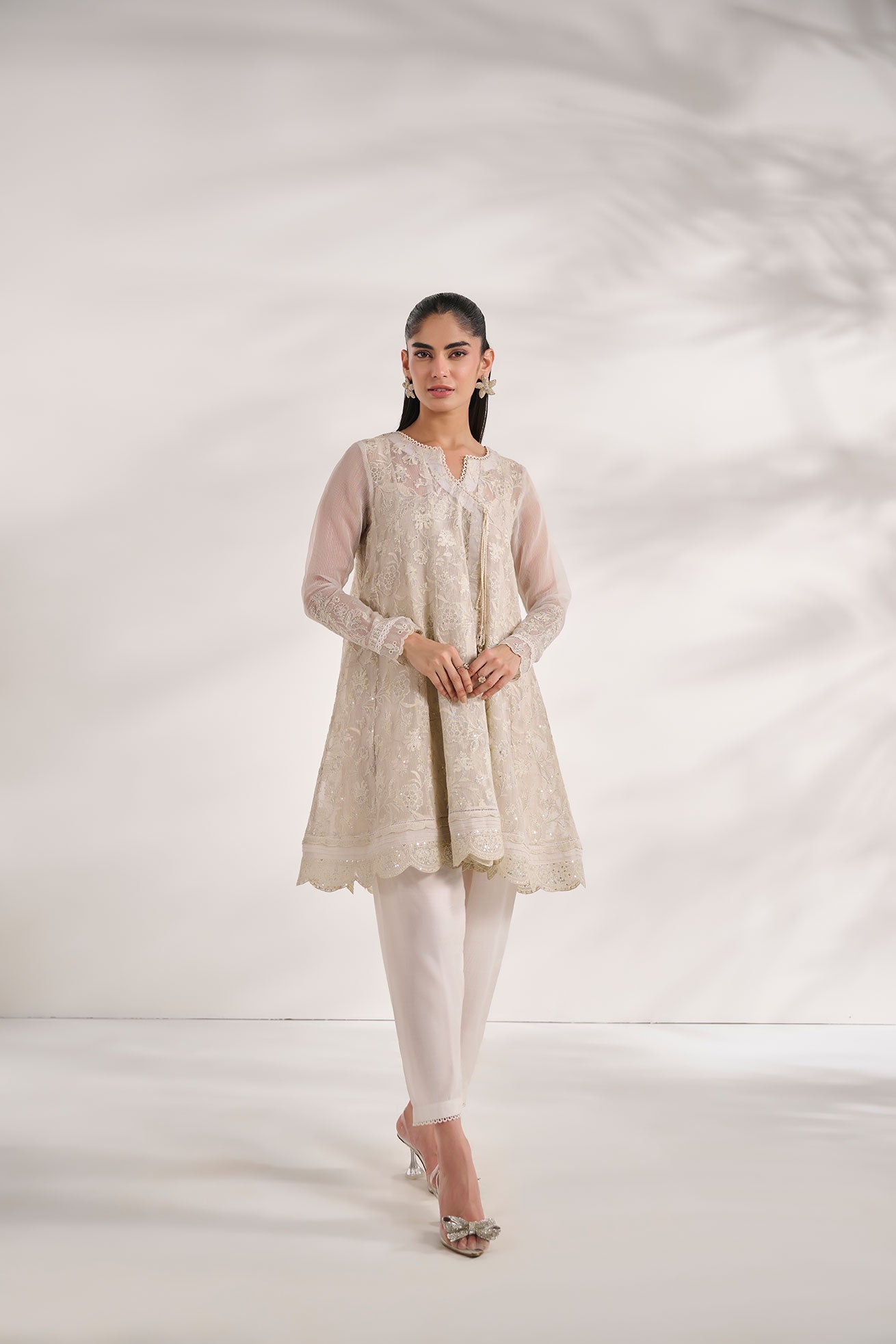 https://cdn.shopify.com/s/files/1/0587/3080/7460/files/dhanak-e-com-18-oct-2441679_04469eb5-54f4-4ee4-aac1-3f7fdd969403.jpg?v=1736485898