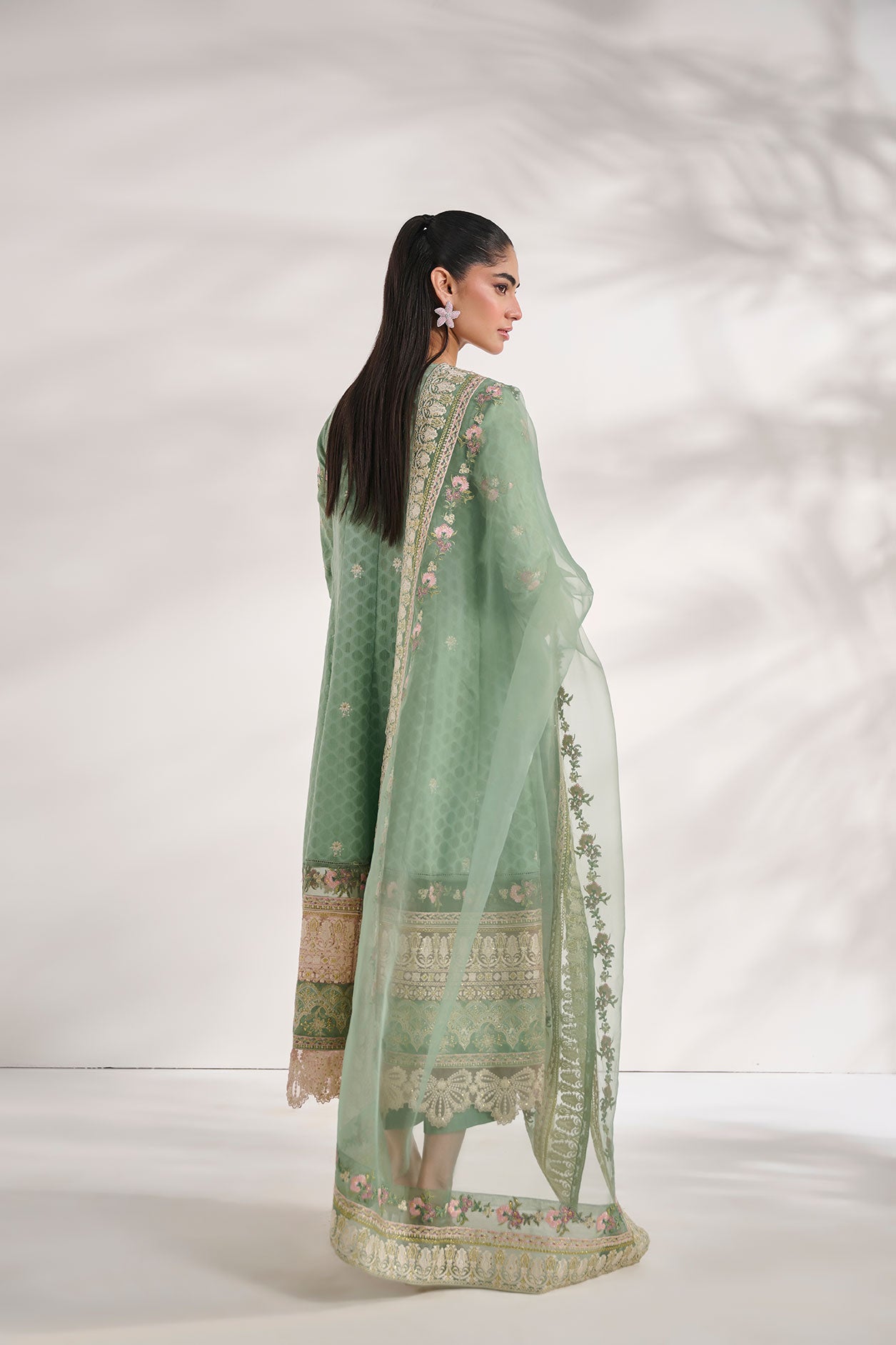 https://cdn.shopify.com/s/files/1/0587/3080/7460/files/dhanak-e-com-18-oct-2441773_6a6c0c0d-3776-4c22-8cde-587b7ccc21af.jpg?v=1736486376