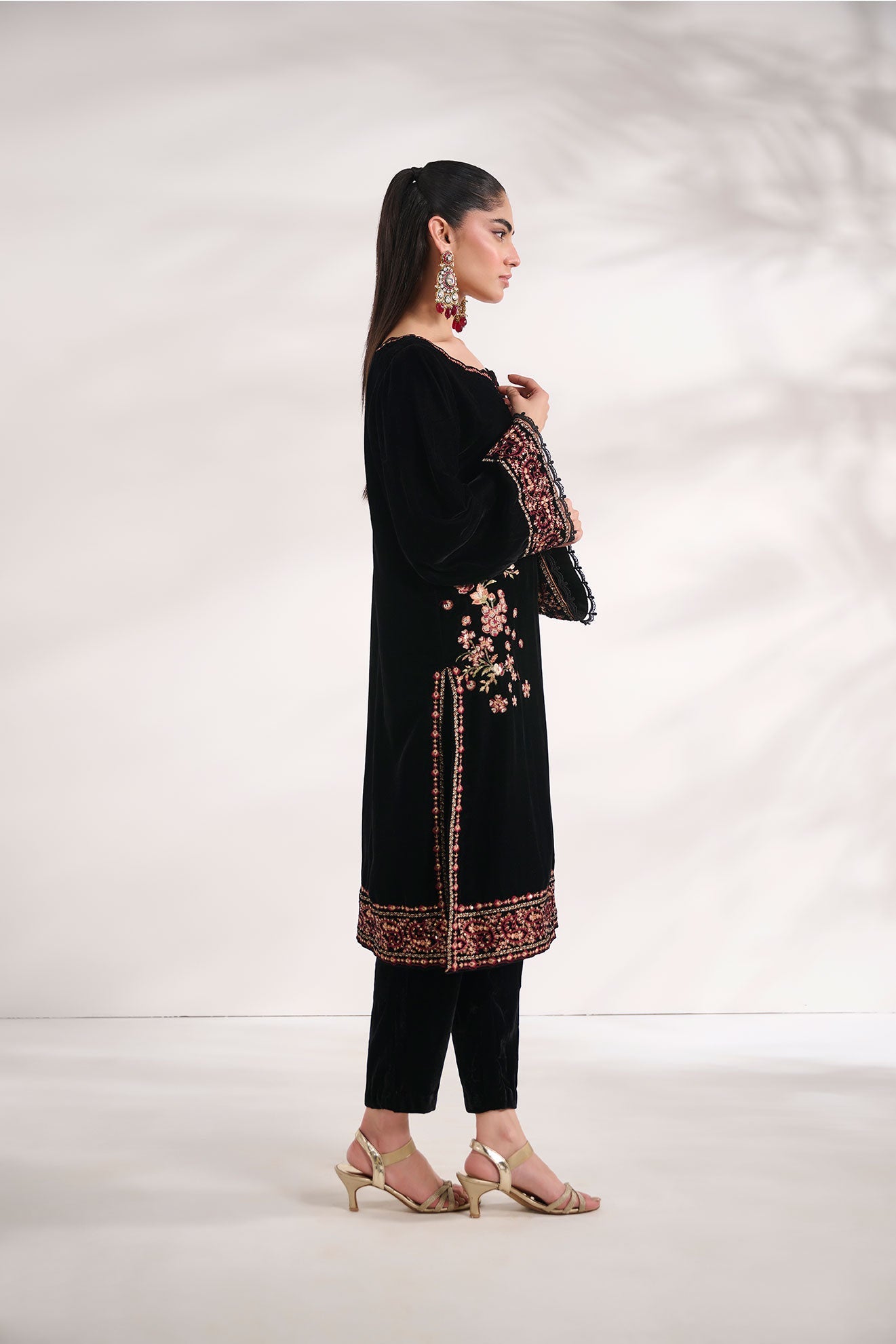 Fw24Da-1894 Black 1Pcs Embroidered Kurta
