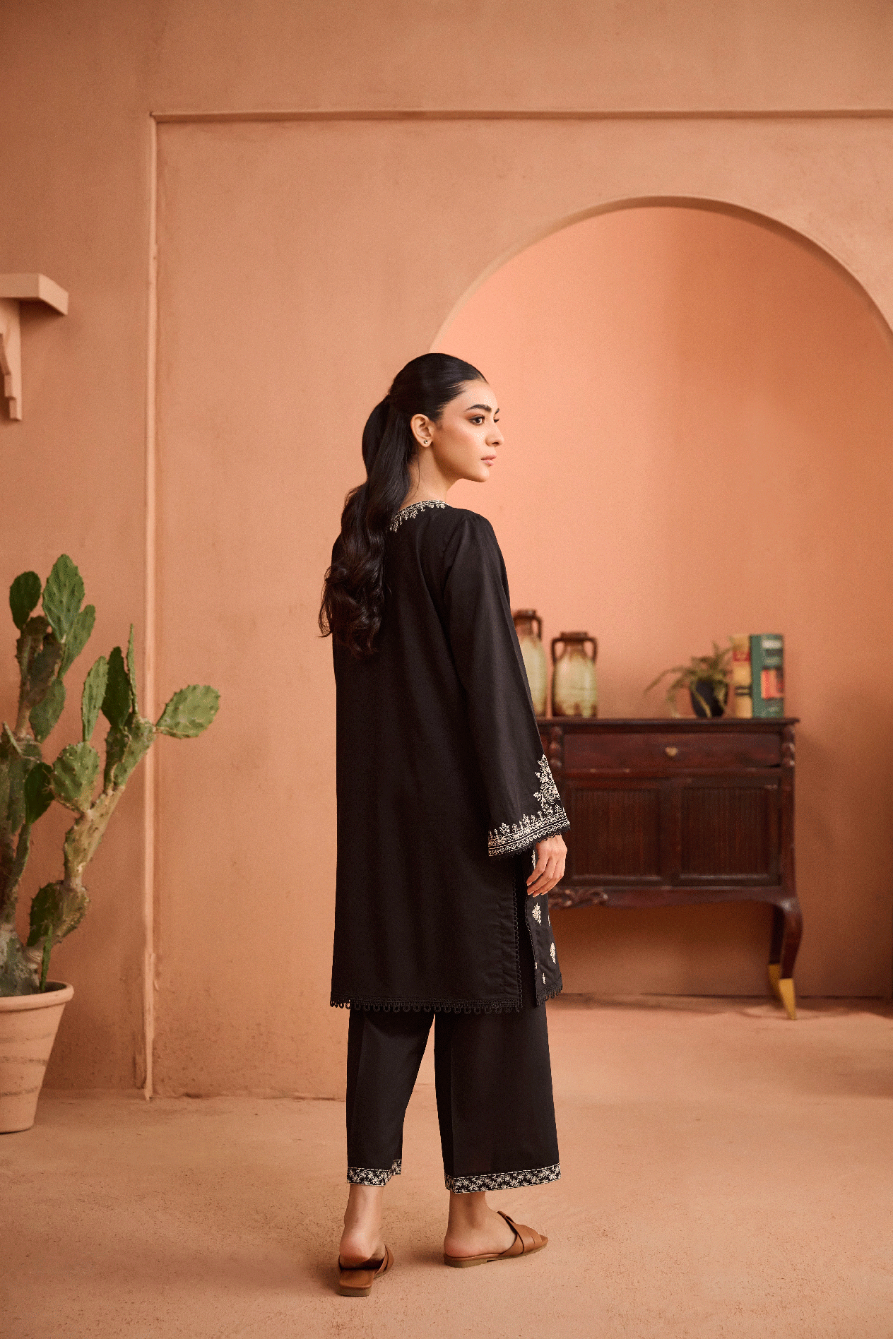 https://cdn.shopify.com/s/files/1/0587/3080/7460/files/dhanak-moharram33674.gif?v=1736414199