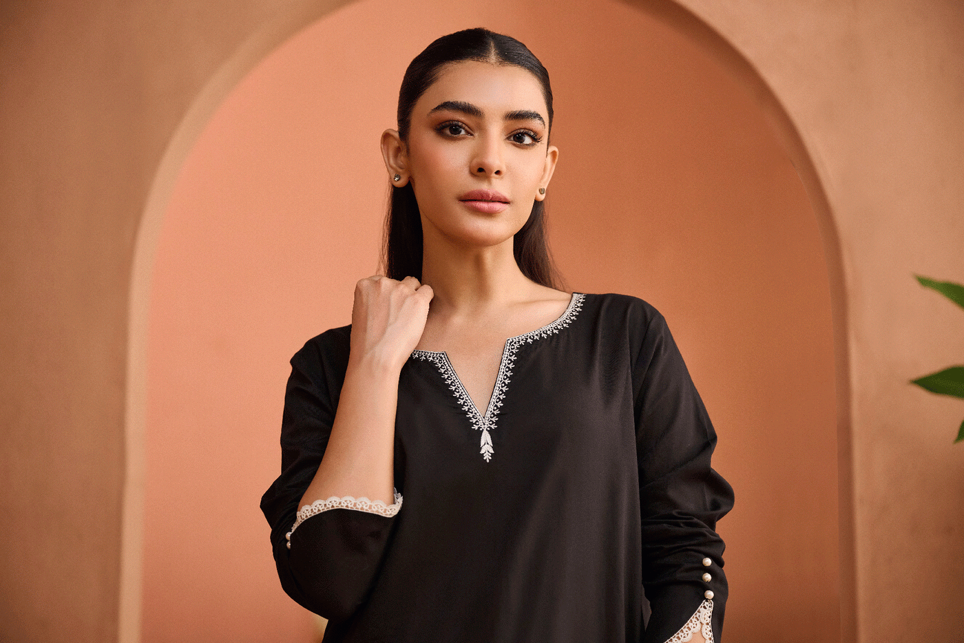 https://cdn.shopify.com/s/files/1/0587/3080/7460/files/dhanak-moharram33710.gif?v=1736414176