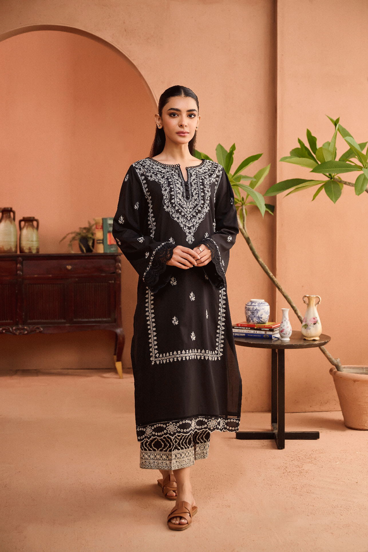 https://cdn.shopify.com/s/files/1/0587/3080/7460/files/dhanak-moharram33725.gif?v=1736414194